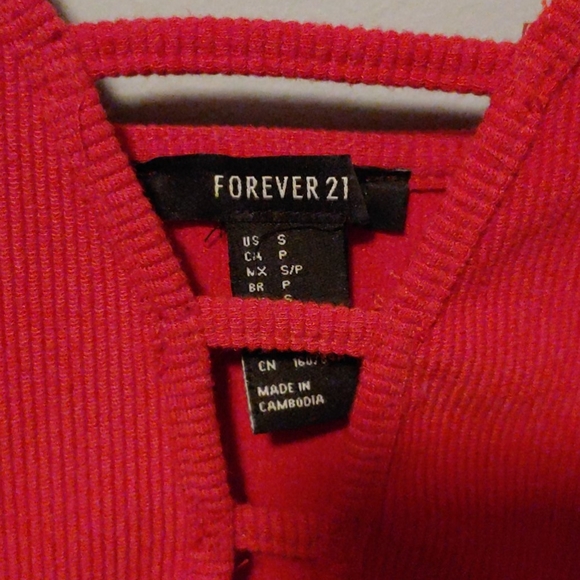 Forever 21 red dress low cut - Picture 3 of 3